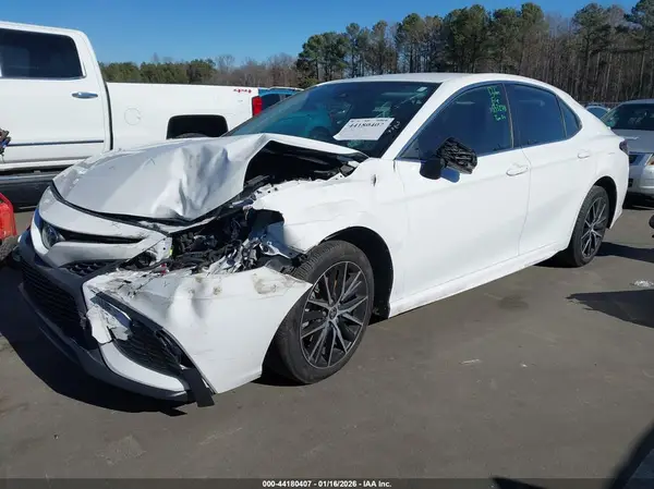 4T1G11AK7NU638033 2022 TOYOTA CAMRY - Image 2