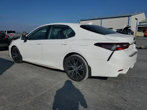 4T1G11AK7NU638534 2022 TOYOTA CAMRY - Image 2