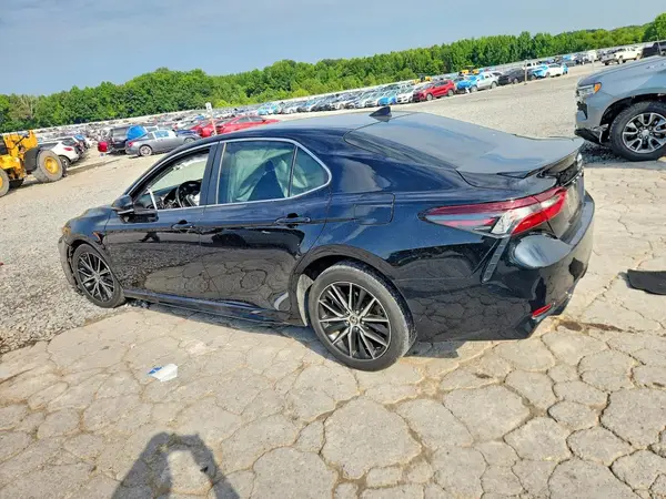 4T1G11AK7NU640882 2022 TOYOTA CAMRY - Image 2