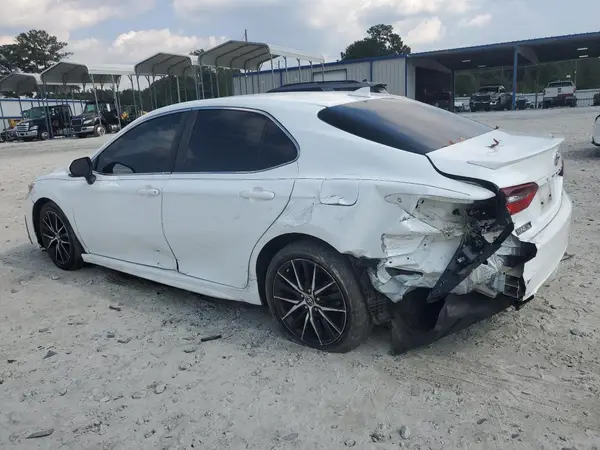 4T1G11AK7NU641398 2022 TOYOTA CAMRY - Image 2