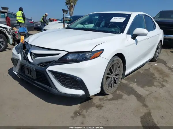 4T1G11AK7NU647458 2022 TOYOTA CAMRY - Image 2