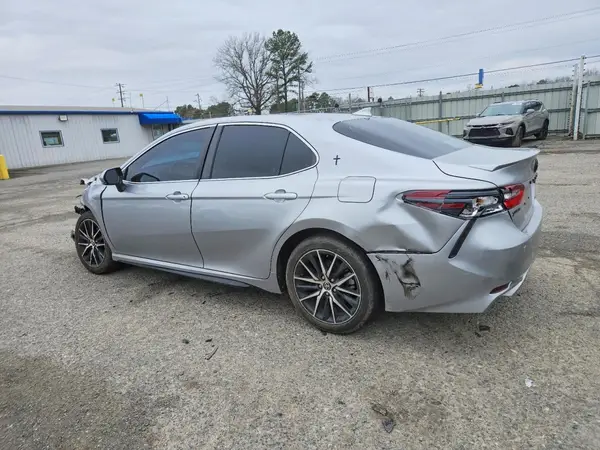 4T1G11AK7NU649064 2022 TOYOTA CAMRY - Image 2
