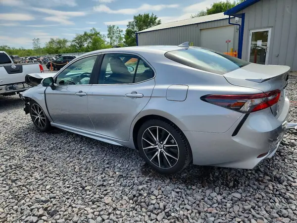 4T1G11AK7NU650912 2022 TOYOTA CAMRY - Image 2