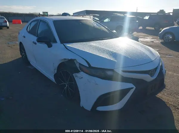 4T1G11AK7NU656127 2022 TOYOTA CAMRY - Image 1