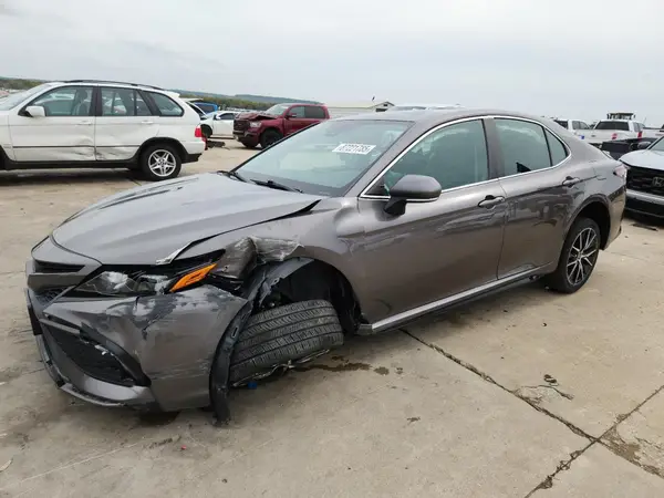 4T1G11AK7NU657178 2022 TOYOTA CAMRY - Image 1