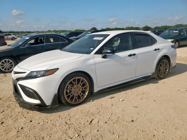 4T1G11AK7NU658377 2022 TOYOTA CAMRY - Image 1