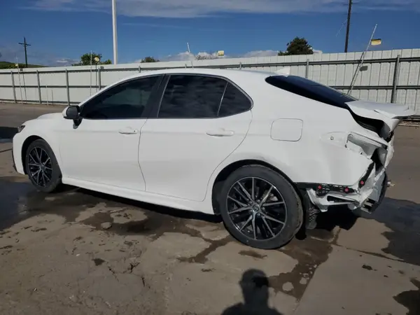 4T1G11AK7NU659691 2022 TOYOTA CAMRY - Image 2