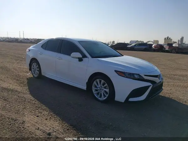 4T1G11AK7NU660758 2022 TOYOTA CAMRY - Image 1