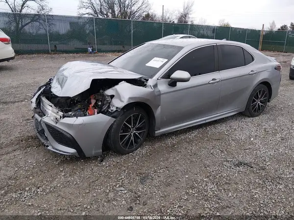 4T1G11AK7NU661246 2022 TOYOTA CAMRY - Image 2