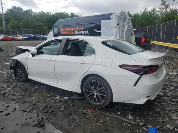 4T1G11AK7NU661750 2022 TOYOTA CAMRY - Image 2