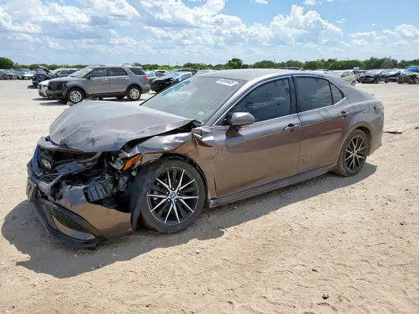 4T1G11AK7NU662235 2022 TOYOTA CAMRY - Image 1