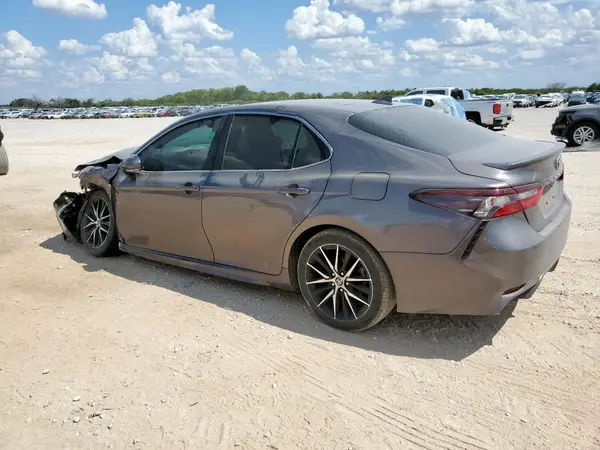 4T1G11AK7NU662235 2022 TOYOTA CAMRY - Image 2