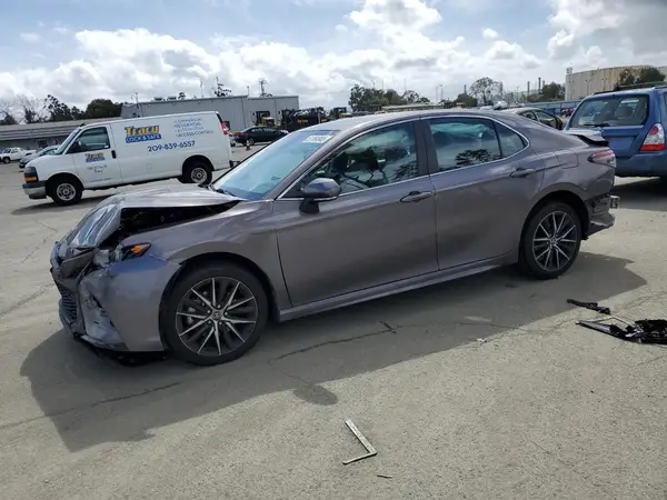 4T1G11AK7NU662302 2022 TOYOTA CAMRY - Image 1