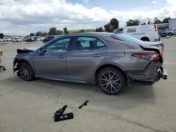 4T1G11AK7NU662302 2022 TOYOTA CAMRY - Image 2