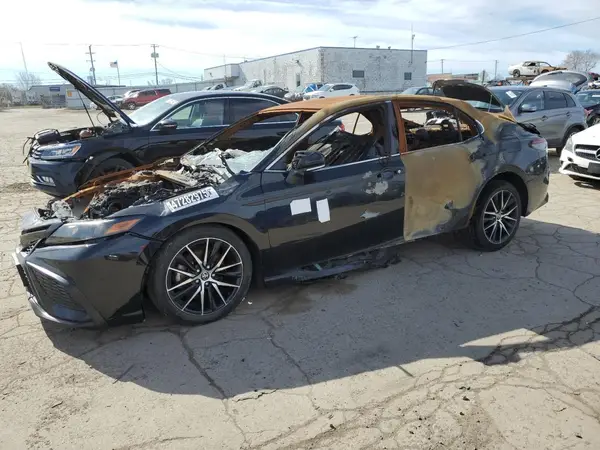 4T1G11AK7NU665037 2022 TOYOTA CAMRY - Image 1