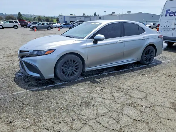 4T1G11AK7NU665801 2022 TOYOTA CAMRY - Image 1
