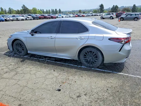 4T1G11AK7NU665801 2022 TOYOTA CAMRY - Image 2