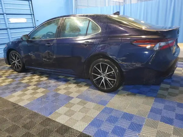4T1G11AK7NU666527 2022 TOYOTA CAMRY - Image 2