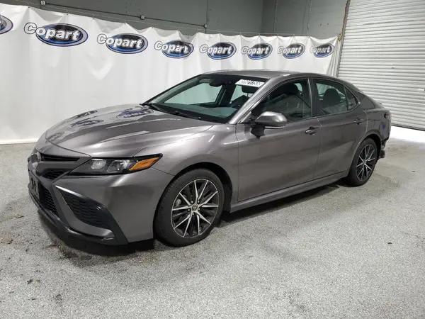 4T1G11AK7NU666821 2022 TOYOTA CAMRY - Image 1