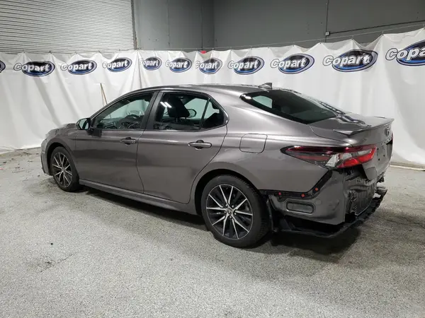 4T1G11AK7NU666821 2022 TOYOTA CAMRY - Image 2