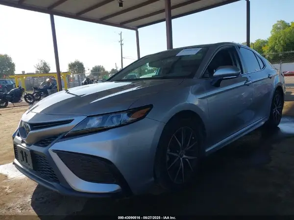 4T1G11AK7NU668195 2022 TOYOTA CAMRY - Image 2