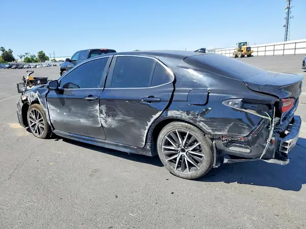 4T1G11AK7NU668911 2022 TOYOTA CAMRY - Image 2