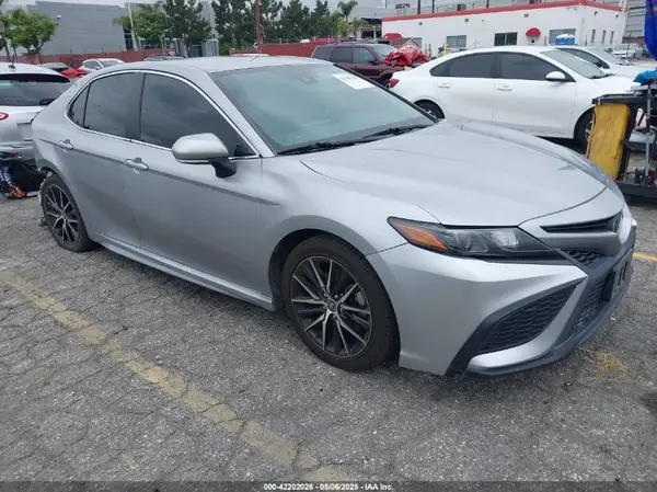 4T1G11AK7NU669783 2022 TOYOTA CAMRY - Image 1