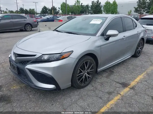 4T1G11AK7NU669783 2022 TOYOTA CAMRY - Image 2
