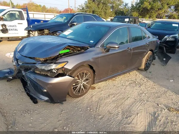 4T1G11AK7NU670867 2022 TOYOTA CAMRY - Image 2
