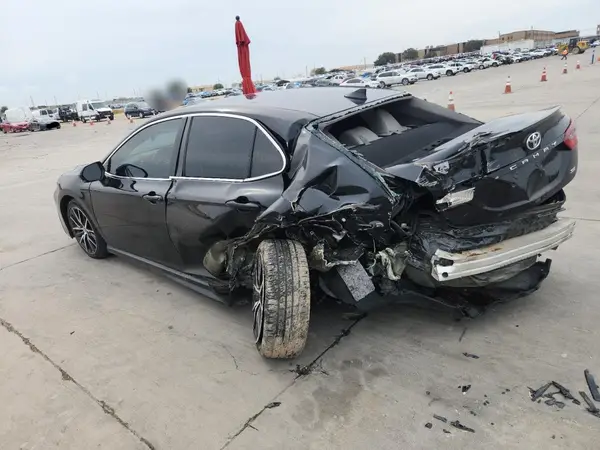 4T1G11AK7NU671792 2022 TOYOTA CAMRY - Image 2