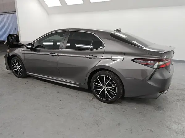 4T1G11AK7NU671887 2022 TOYOTA CAMRY - Image 2