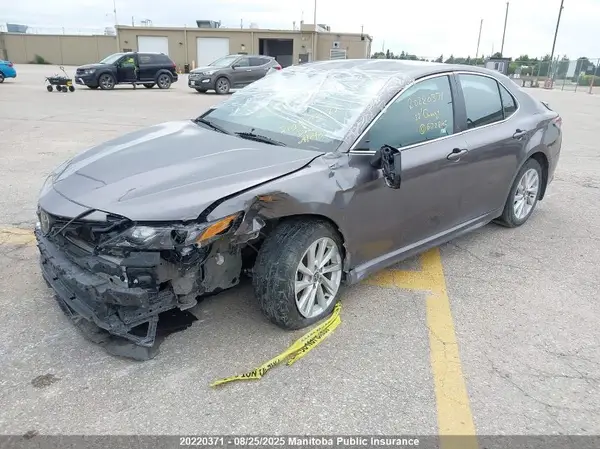 4T1G11AK7NU672845 2022 TOYOTA CAMRY - Image 2
