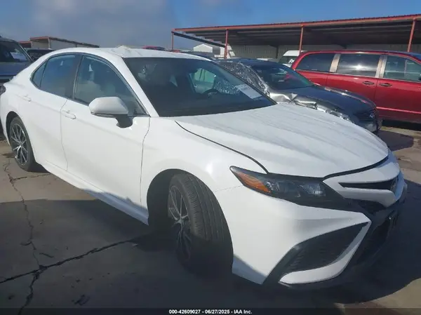 4T1G11AK7NU672909 2022 TOYOTA CAMRY - Image 1