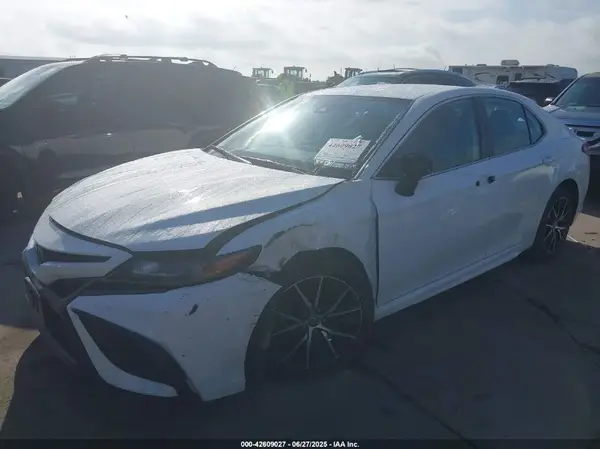 4T1G11AK7NU672909 2022 TOYOTA CAMRY - Image 2