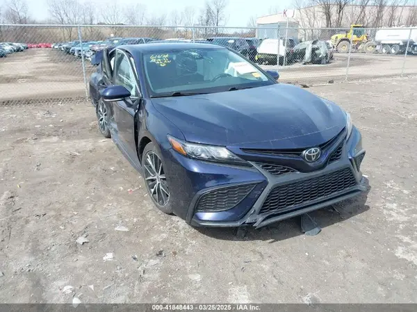 4T1G11AK7NU674059 2022 TOYOTA CAMRY - Image 1