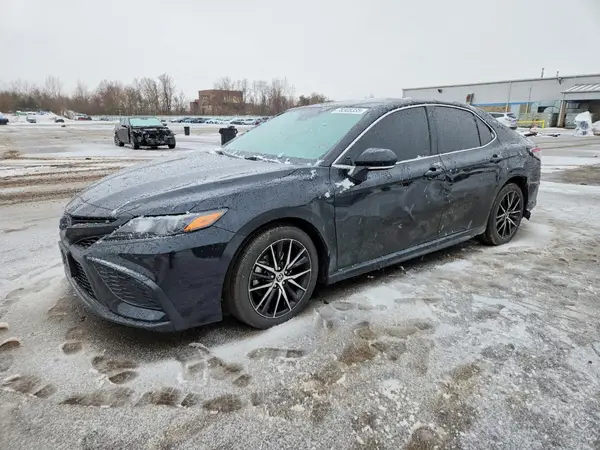 4T1G11AK7NU674952 2022 TOYOTA CAMRY - Image 1
