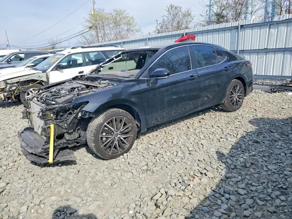 4T1G11AK7NU675213 2022 TOYOTA CAMRY - Image 1