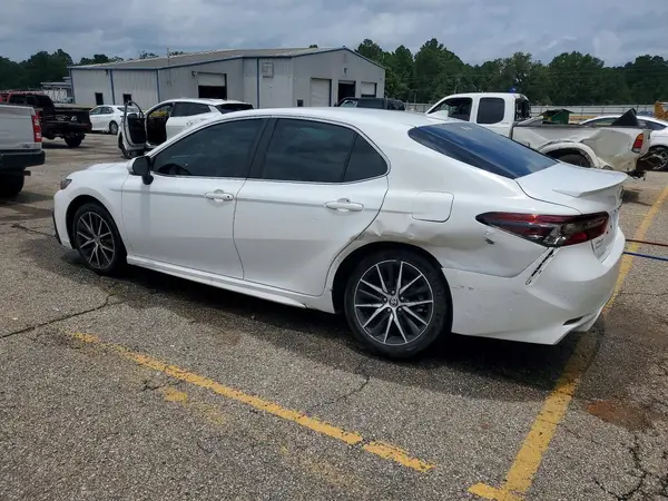 4T1G11AK7NU677706 2022 TOYOTA CAMRY - Image 2