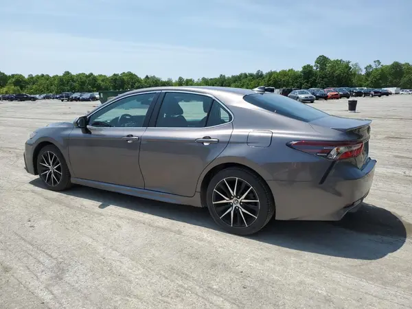4T1G11AK7NU678970 2022 TOYOTA CAMRY - Image 2