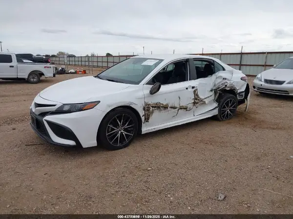 4T1G11AK7NU682386 2022 TOYOTA CAMRY - Image 2