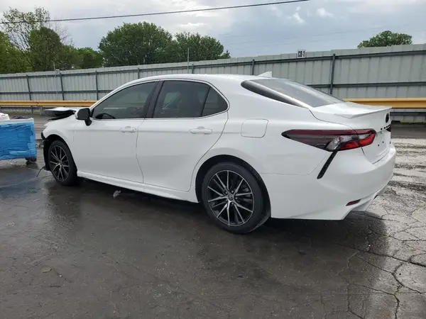 4T1G11AK7NU682646 2022 TOYOTA CAMRY - Image 2