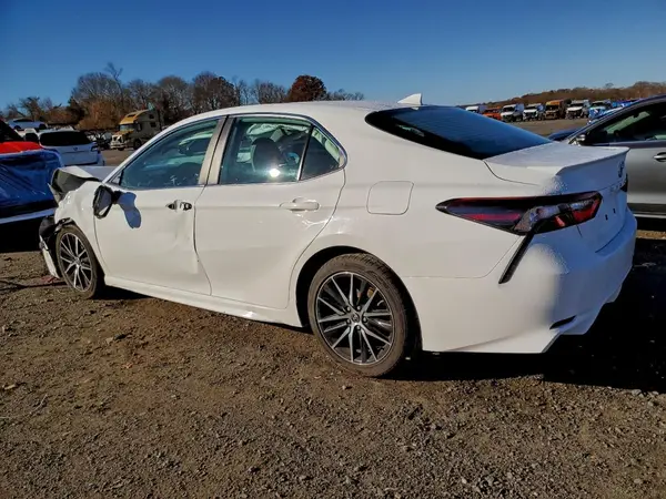 4T1G11AK7NU683067 2022 TOYOTA CAMRY - Image 2