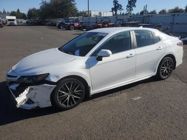 4T1G11AK7NU689032 2022 TOYOTA CAMRY - Image 1
