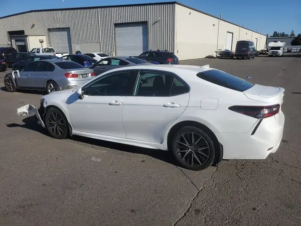 4T1G11AK7NU689032 2022 TOYOTA CAMRY - Image 2