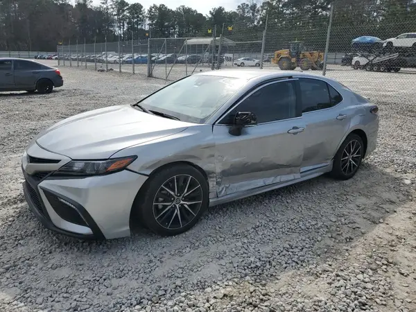 4T1G11AK7NU689659 2022 TOYOTA CAMRY - Image 1