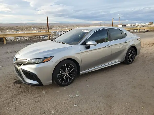 4T1G11AK7NU690598 2022 TOYOTA CAMRY - Image 1