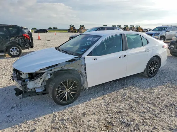 4T1G11AK7NU690827 2022 TOYOTA CAMRY - Image 1