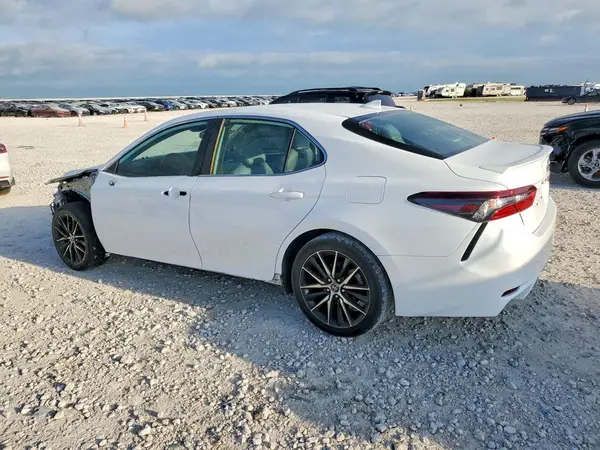 4T1G11AK7NU690827 2022 TOYOTA CAMRY - Image 2