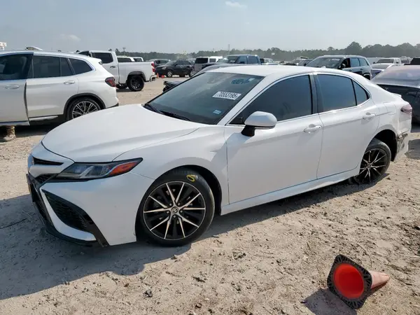 4T1G11AK7NU692593 2022 TOYOTA CAMRY - Image 1