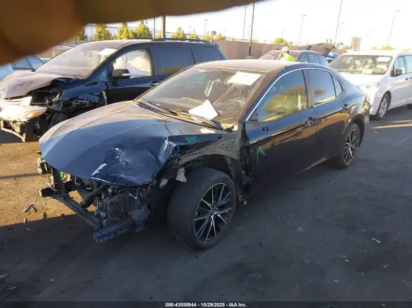 4T1G11AK7NU695137 2022 TOYOTA CAMRY - Image 2